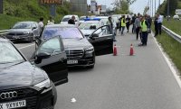 Сбиване на пътя завърши със стрелба на изхода на Хасково (СНИМКИ)