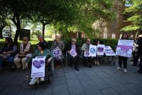 Протест пред Столична община: Хора с увреждания настояха за достъпна среда и реални решения (СНИМКИ)