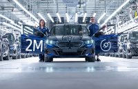 Исторически пробив за BMW: Юбилейният модел i5 M60 излиза с близо 600 конски сили (СНИМКИ)