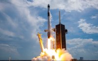 SpaceX изпрати товарен кораб към МКС с близо 3 тона оборудване