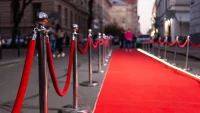 Откъде идва традицията с червения килим?
