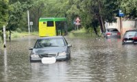 Хасково под вода: Пороен дъжд и градушка блокираха ключови пътища (СНИМКИ+ВИДЕО)