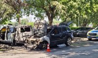 Кола пламна в движение в Пловдив, огънят обхвана и паркирани автомобили (СНИМКИ)