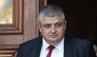 От ДПС се събраха пред сградата на ОДМВР Кърджали в подкрепа на Ерол Мюмюн