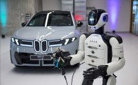 Революция в автомобилната индустрия: BMW пуска хуманоидни роботи в завода си в Германия (СНИМКИ)