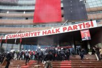 Сблъсъци в Анкара: Турската полиция щурмува централата на опозиционна партия