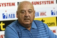 Венци Стефанов пред MEDIAMALL: Бербатов не може да управлява жена си, камо ли българския футбол! Денков не разбира, че спортът е едно от най-важните неща, явно е много късоглед и няма дълго да бъде на поста си. Без здрава нация, без здрави деца, няма да има никакво поколение!