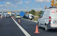 Тапа на АМ &bdquo;Тракия&ldquo;: Товарен автомобил катастрофира, движението е затруднено