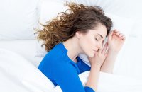 Вредно ли е да спим на лявата страна? Лекари развенчават популярния мит
