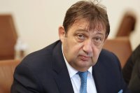 Шизофреник ли е министър Шишков? Въпрос, който звучи все по-риторично