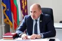 Феодален Ловеч! Договори за стотици хиляди левове се сключват с роднински и приятелски фирми на кмета