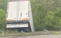 Заради аварирал ТИР: Километрично задръстване на Хемус