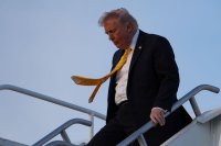 Тръмп пристига в Евиан за срещата на Г-7 на фона на дипломатически пробив с Иран
