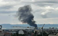 Гъст черен дим се издигна над столичен квартал (ВИДЕО)