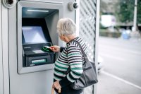 От днес пенсиите са по-високи с 7,8%, ковид надбавката спира