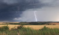 Обявиха жълт код за бури и интензивни валежи в 7 области у нас