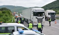 Масови проверки на тировете: Глобиха 32-ма шофьори в столицата само за ден