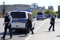 Заложническа криза в Германия: Жена е затворена в супермаркет в Берлин от снощи