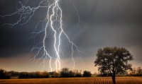 Жълт код за опасно време бе обявен в 10 области за утре, очакват се интензивни валежи