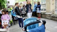Майки излизат на протест за по-високи обезщетения и подкрепа за семействата