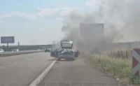 Автомобил пламна на АМ &bdquo;Тракия&ldquo;, образува се километрично задръстване (ВИДЕО)