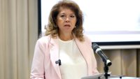 Йотова: България остава сигурна туристическа дестинация, проблемът е в отменените полети и липсата на реклама