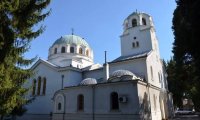 Днес църквата почита паметта на свети Ермолай и св. Параскева