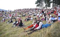 Фестивал на народната носия: Жеравна събра хиляди любители на българския фолклор