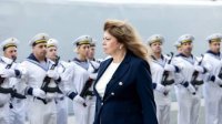 СРАМ! Илияна Йотова &ldquo;сърдечно&rdquo; поздрави на украински Зеленски по случай националния празник