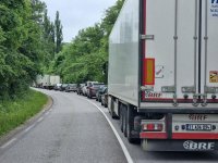 За предстоящите празници: Спират тировете по магистралите и натоварените пътища