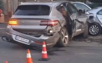Пияна украинка помля куп паркирани автомобили в Несебър (ВИДЕО)