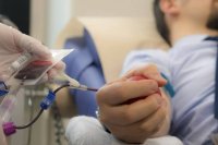 Здравното министерство: Пациентите не са длъжни да осигуряват кръводарители