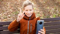 Децата в Нидерландия получават първия си смартфон средно на 10 години