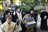 Варненци се покланят над частица от Честния пояс на Божията Майка (СНИМКИ)