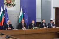След обвиненията на МВР за полетите на Пеевски: Посланикът на България в ОАЕ отрича да има връзка