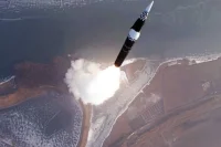 Пхенян изстреля ракета на над 700 км: Сеул свика извънредно заседание по сигурността