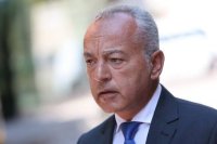 Гълъб Донев за домашната ракия: Забавлявам се с меметата. Няма да надничам през оградите на хората