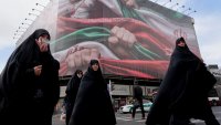 Иран обучава на площадите жени да стрелят и управляват дронове