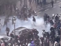 (ВИДЕА) Сблъсъци в Брюксел: 50 000 души протестираха срещу икономиите, полицията използва водни оръдия и сълзотворен газ