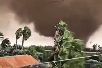 (ВИДЕО) Две торнада удариха Сицилия: Разрушено училище, ранени деца и автомобил, отнесен в дере
