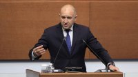 Радев увери, че България няма да остане без дизел: Запасите стигат за месеци