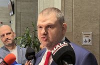 (ВИДЕО)Пеевски: Милиардите за отбрана няма да отидат в нечии касички