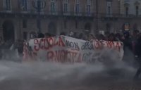 (ВИДЕО) Десетки хиляди ученици на протест в Италия, сблъсъци с полицията в Торино