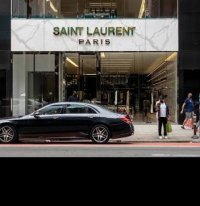 Антъни Вакарело напуска Saint Laurent след десет години начело на модната къща