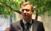 Фирма, свързана с депутат от &bdquo;Прогресивна България&ldquo;, контролира ключови митнически системи, докато тонове наркотици преминават през страната