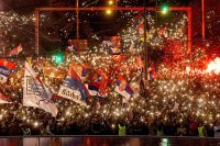 (ВИДЕА) Масови празненства в Сърбия, Вучич призна поражението: Ясно е, че загубихме тези избори