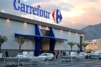 Carrefour понижи прогнозата си за 2026 г. заради размириците във Франция