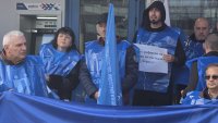 Протест пред АПИ заради готвени съкращения на над 600 служители, синдикатите искат отговори (СНИМКИ)