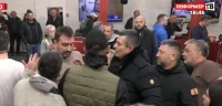 Протестиращи нахлуха в сръбска телевизия и прекъснаха предаване на живо