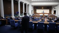 Народното събрание излезе в почивка преди изобщо да е заработило